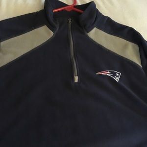 Men’s Patriots half zip size large